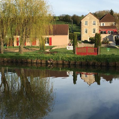 Calme Au Canal De Centre Dennevy Bagian luar foto