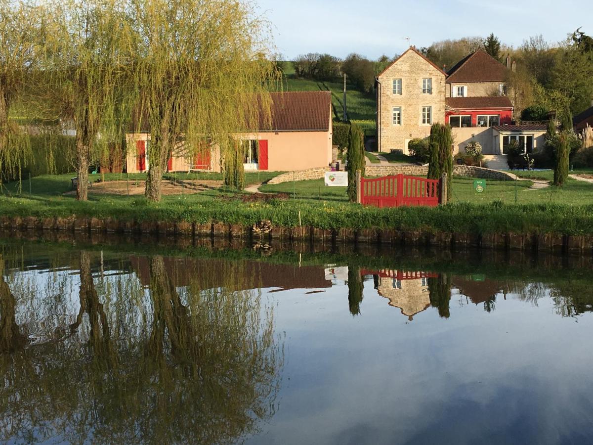 Calme Au Canal De Centre Dennevy Bagian luar foto